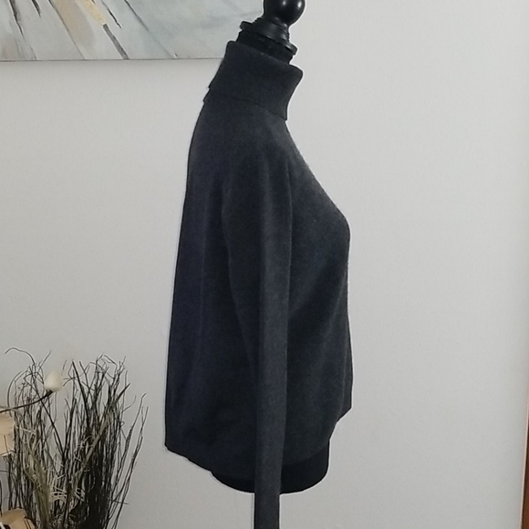 Theory Cashmere Turtleneck Sweater - Picture 3 of 7